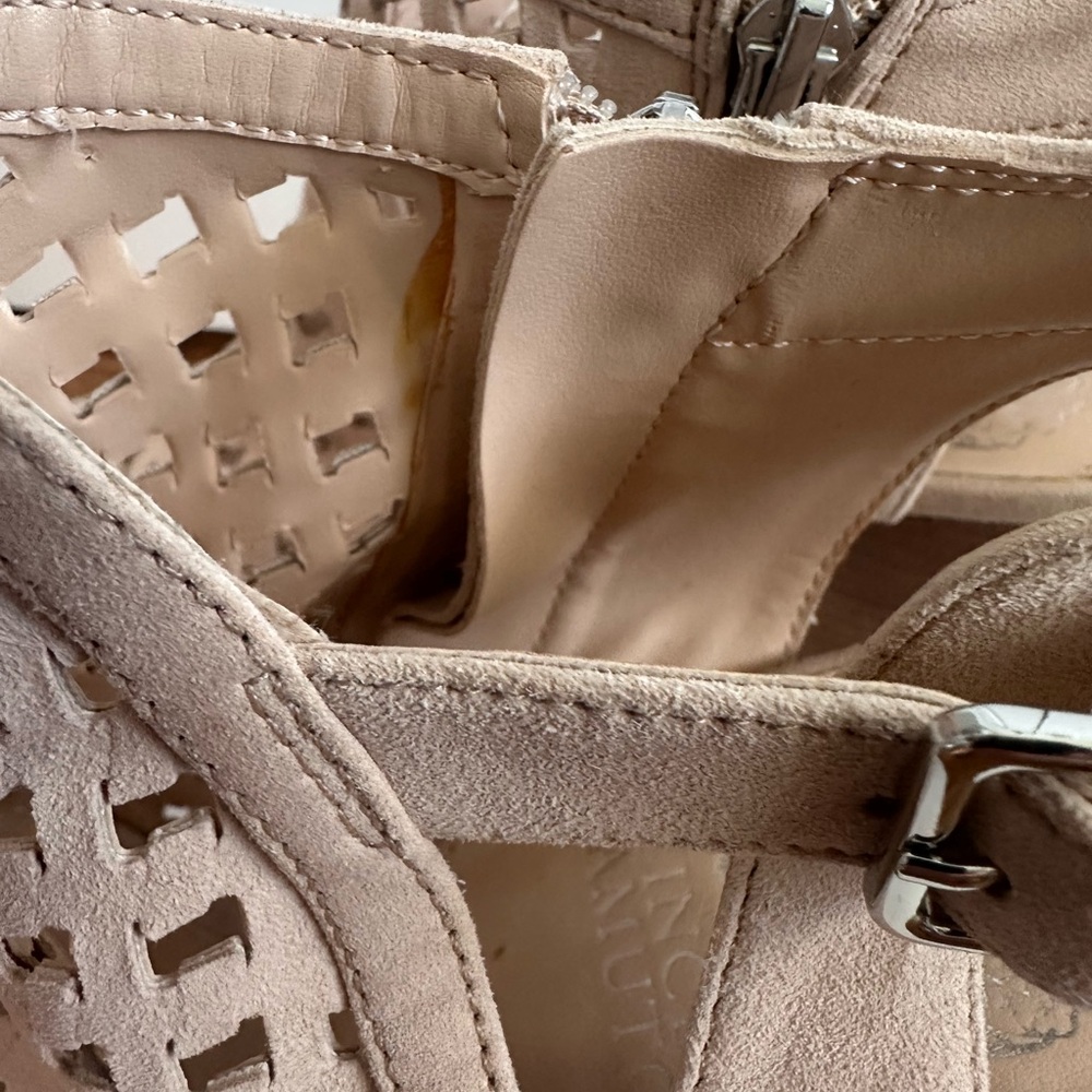 Vince Camuto Beige Suade Peep-Toe Stacked 3 Inch Heel Cut-Out Bootie Size 39 - Picture 8 of 13